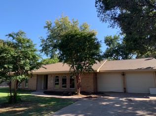 6104 Lynnhaven Dr, Lubbock, TX 79413