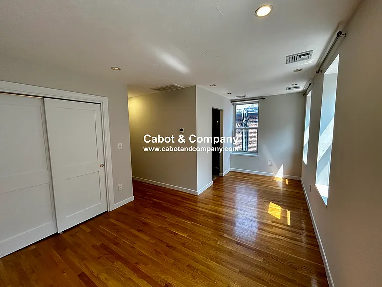 5 Grove St #3 — Photo 3