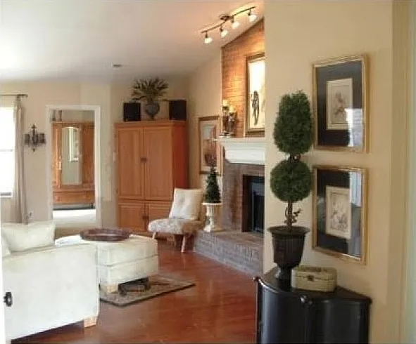1101 Dunbarton Ln — Photo 2