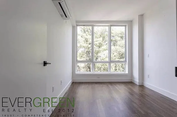 Rented by Evergreen Apartments BK | media 6