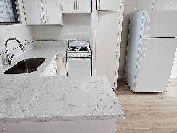 4th image of 909 University Ave APT 214
