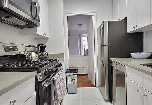 5th image of 245 E 63rd St APT 28D