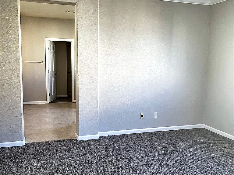 65 E Legacy Dr — Photo 13