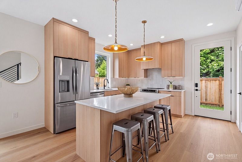 3rd image of 7513 12th Avenue SW