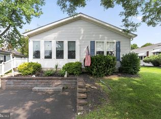 495 Goldenrod Xing W, Buckingham, PA 18912