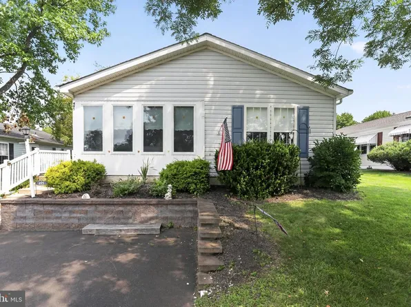 495 Goldenrod Xing W, Buckingham, PA 18912