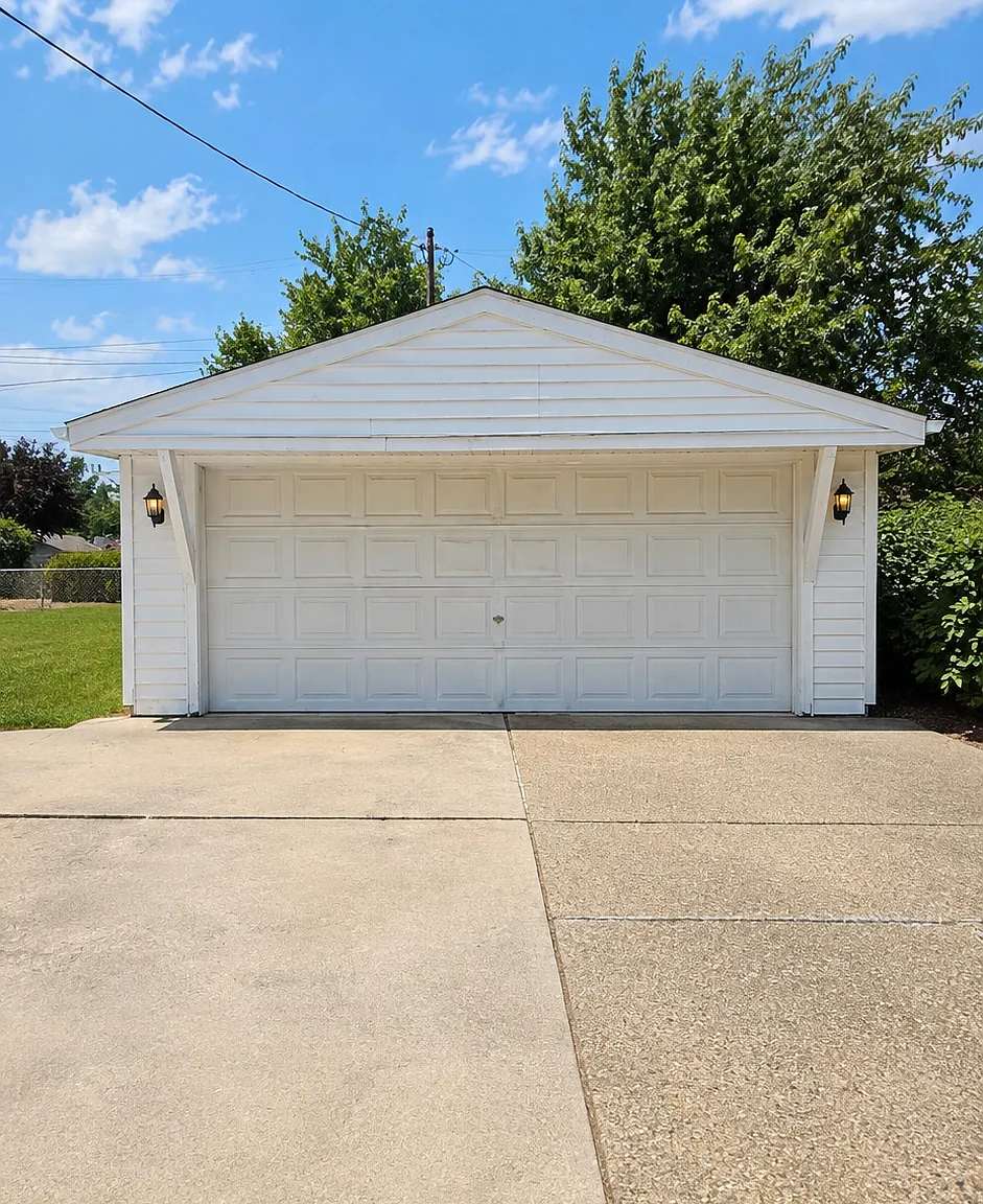 3 bed, 1.5 bath, 1241 sqft, $2,400 — Photo 3