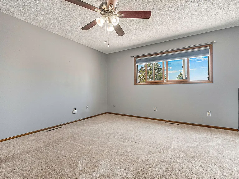 930 Point Of The Pines Dr — Photo 12