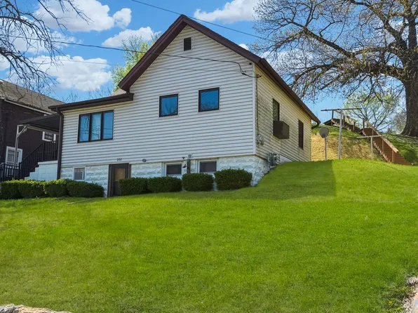 201 Diagonal St, Savanna, IL 61074