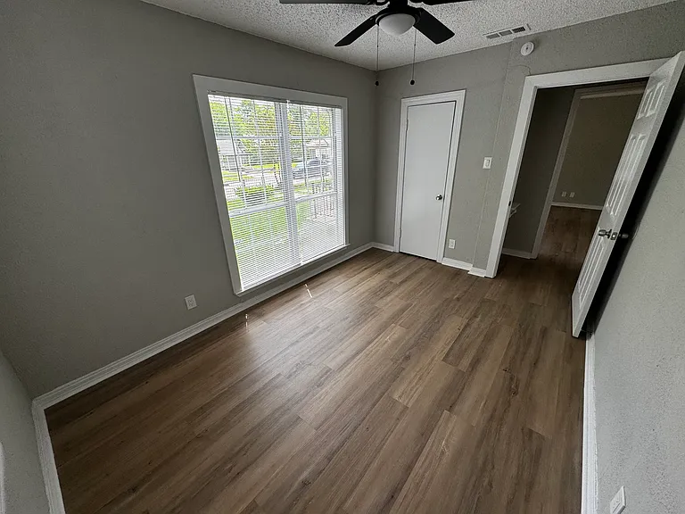 1717 Hemphill Dr — Photo 13