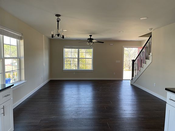 4th image of 5593 Ray Ln #103
