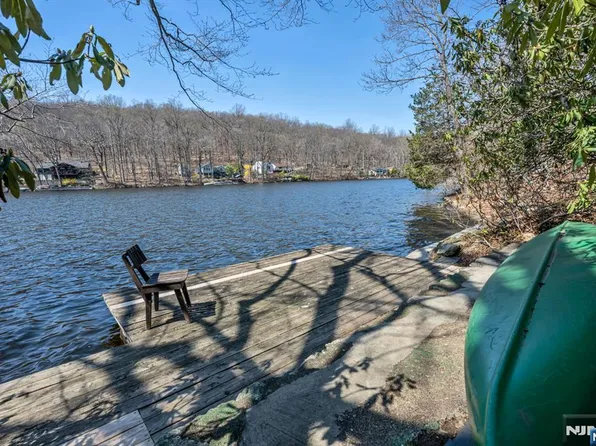 27 Middle Rd, Haskell, NJ 07420