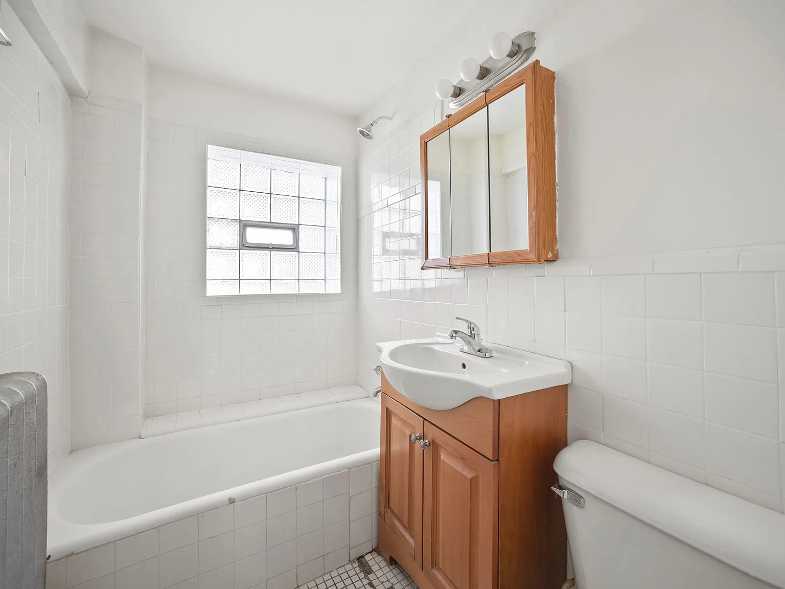 1009 Davis — Photo 3