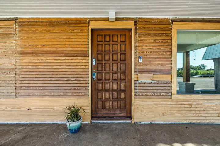 1439 E Admiral Blvd — Photo 12