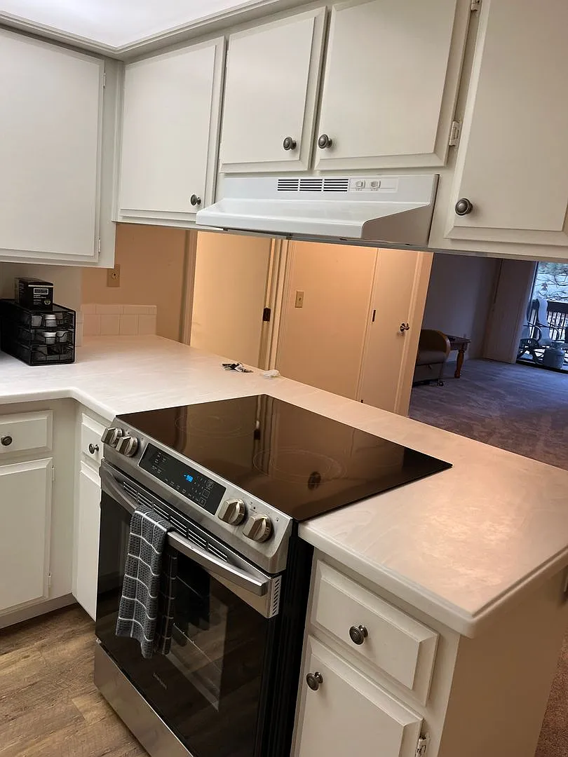 Spacious 1 bed, 2 bath condo - Available December 1st ($2500/month) — Photo 2