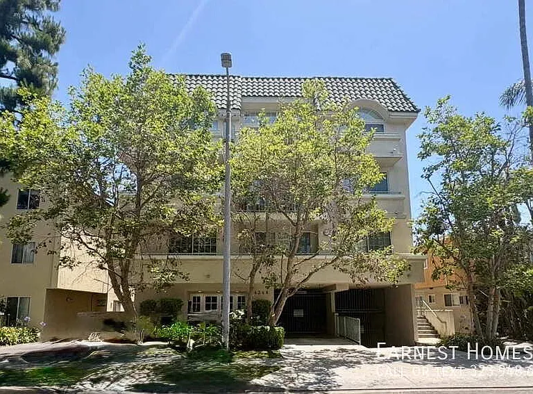 4348 Mammoth Ave #303 — Photo 32
