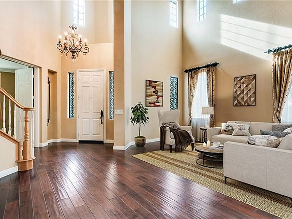 3rd image of 1467 Deer Hollow Dr