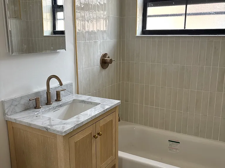 2709 N 74th Ave #1E — Photo 5