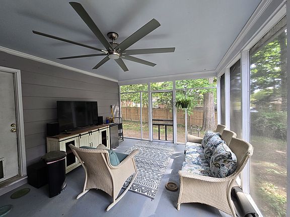 4th image of 216 John Pinckney Ln