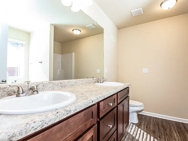1205 Faye Ct — Photo 10