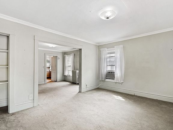 3rd image of 421 S Lombard Ave