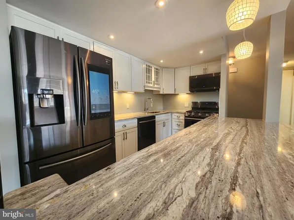 42 Drummers Ln #42, Wayne, PA 19087