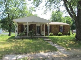 33870 Mustang Dr, Brighton, IL 62012