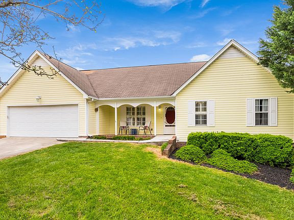 2nd image of 166 Rosewood Dr NE #15