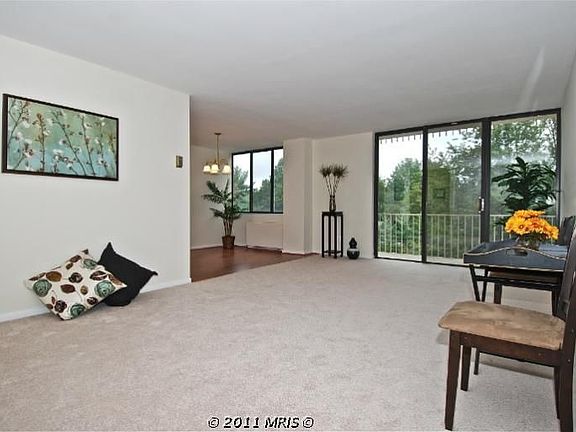 4th image of 600 Roosevelt Blvd APT 210