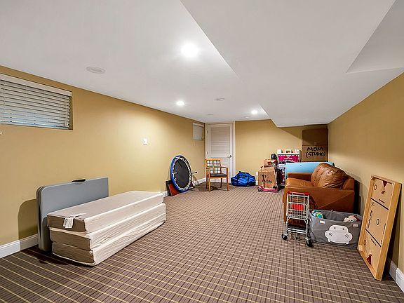4th image of 3 Springbrook Pl