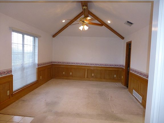 4th image of 412 Parkview Pl