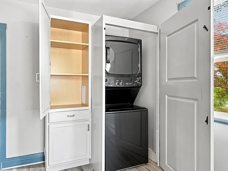 73 Roosevelt Ave — Photo 17