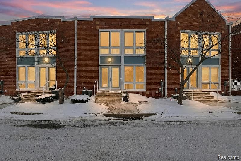 1st image of 325 E Crescent Ln #17