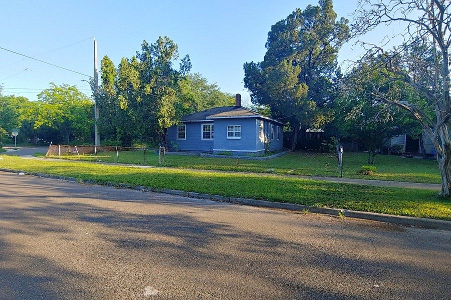 2nd image of 1807 E 27th St
