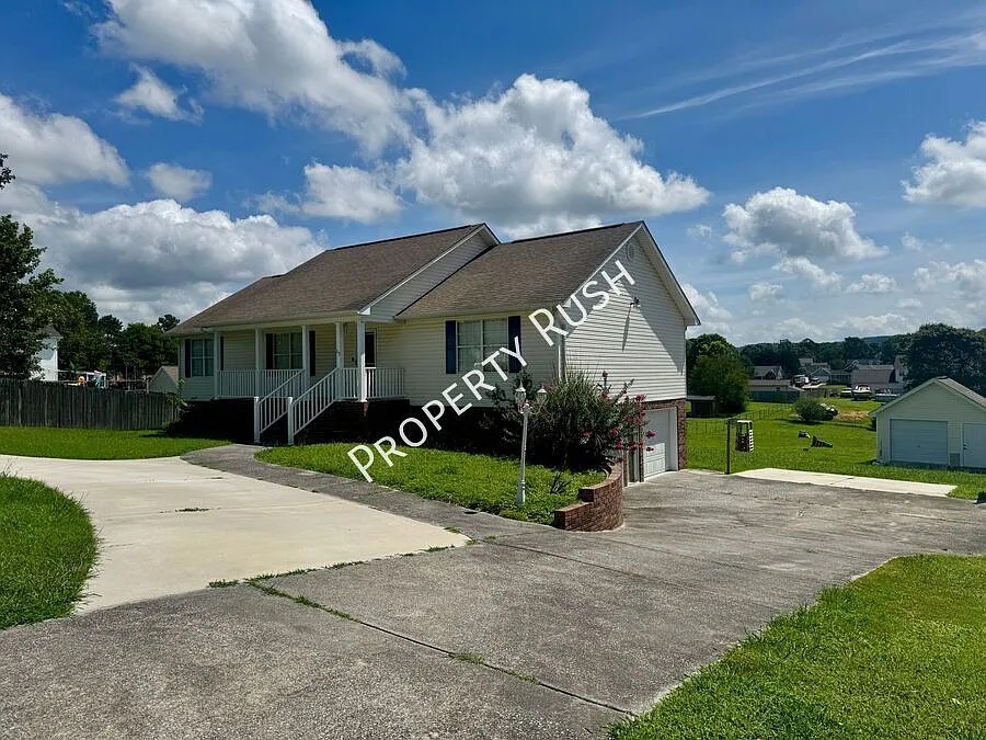 53 Spring Wind Cir. - Gorgeous 3 bed/2 bath rental home in Ringgold, GA! $2,195/mo. — Photo 4
