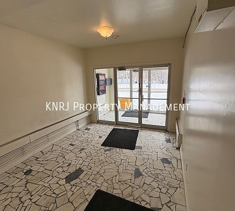 3rd image of 470 Chippewa St W #2