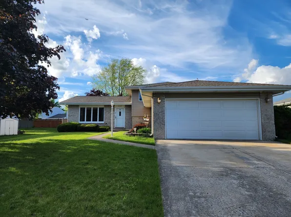 2220 Susanna Way, Crest Hill, IL 60403