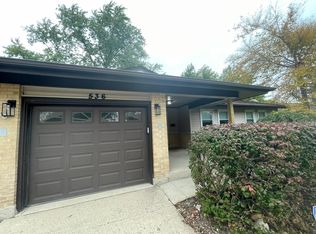 536 Landmeier Rd, Elk Grove Village, IL 60007