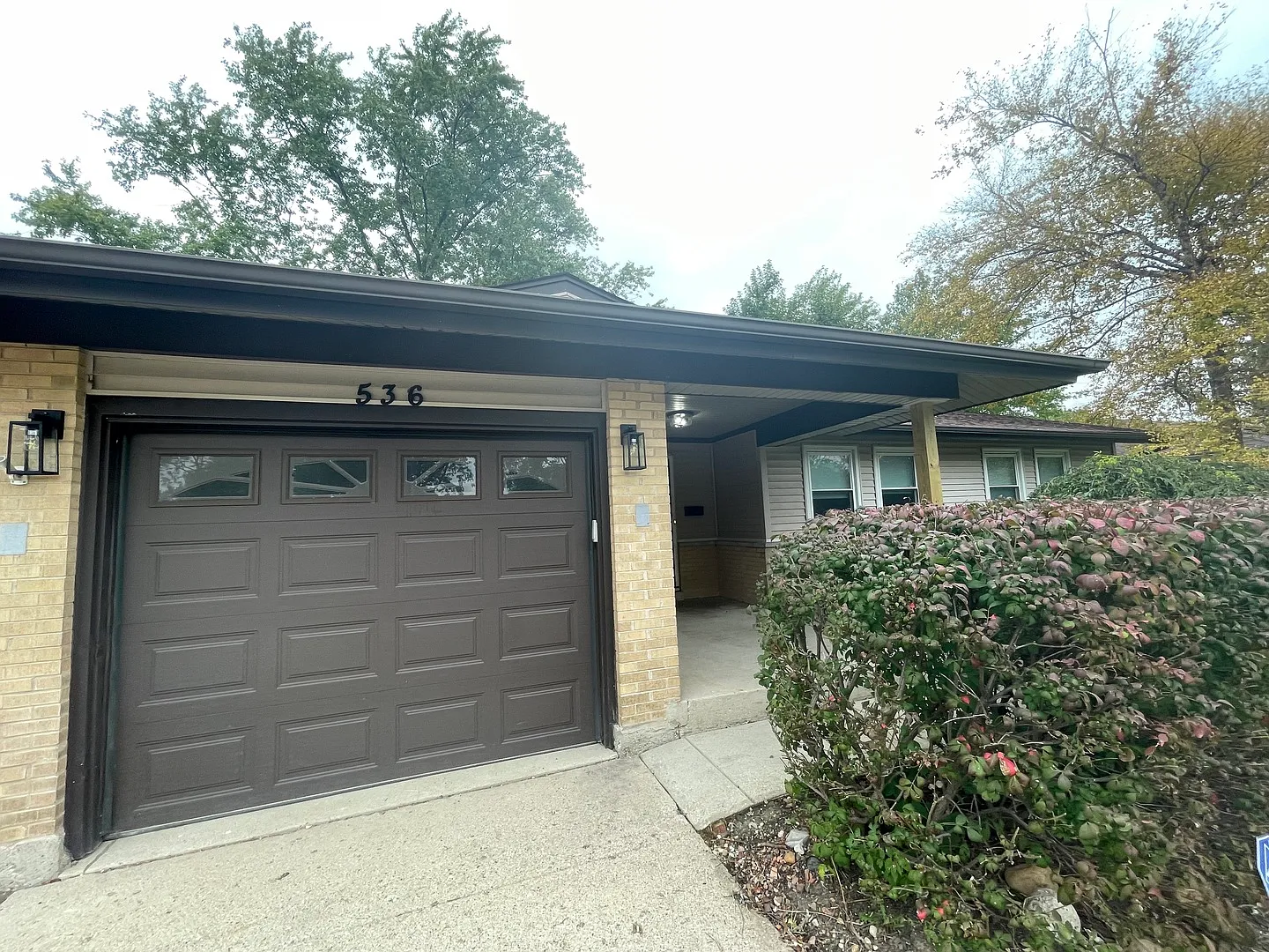 536 Landmeier Rd photo 1