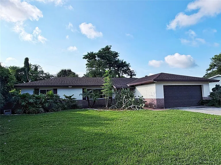 912 Carvell Dr — Photo 1