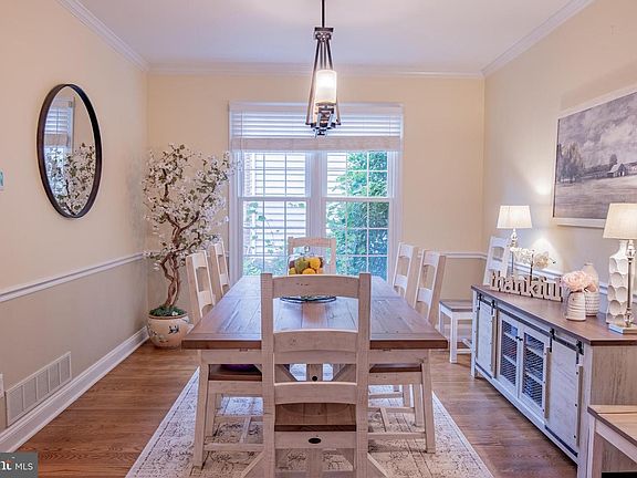 4th image of 615 Brownstone Dr