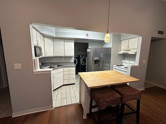 2nd image of 2601 SW Archer Rd APT 318