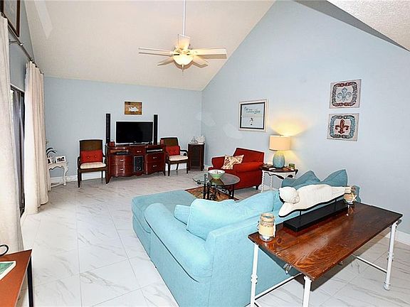 4th image of 1100 SE Mitchell Ave APT 802