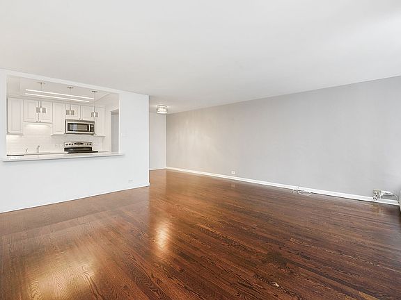 3rd image of 1400 N State Pkwy APT 14B