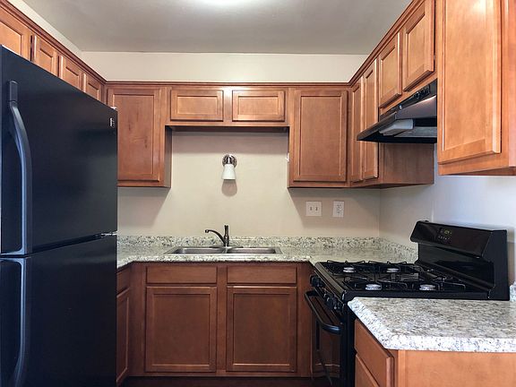 4th image of 2631 A St APT 1