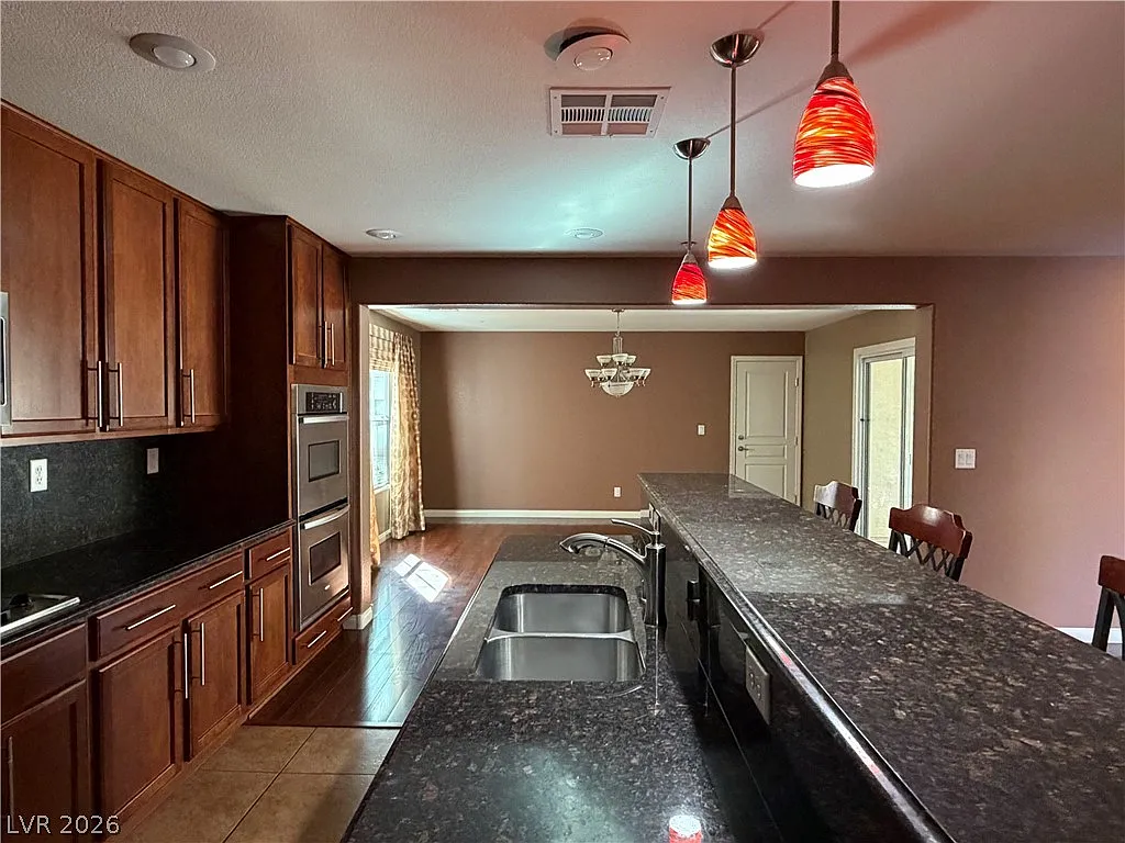 3 bed, 2.5 bath, 2280 sqft, $2,500 — Photo 4