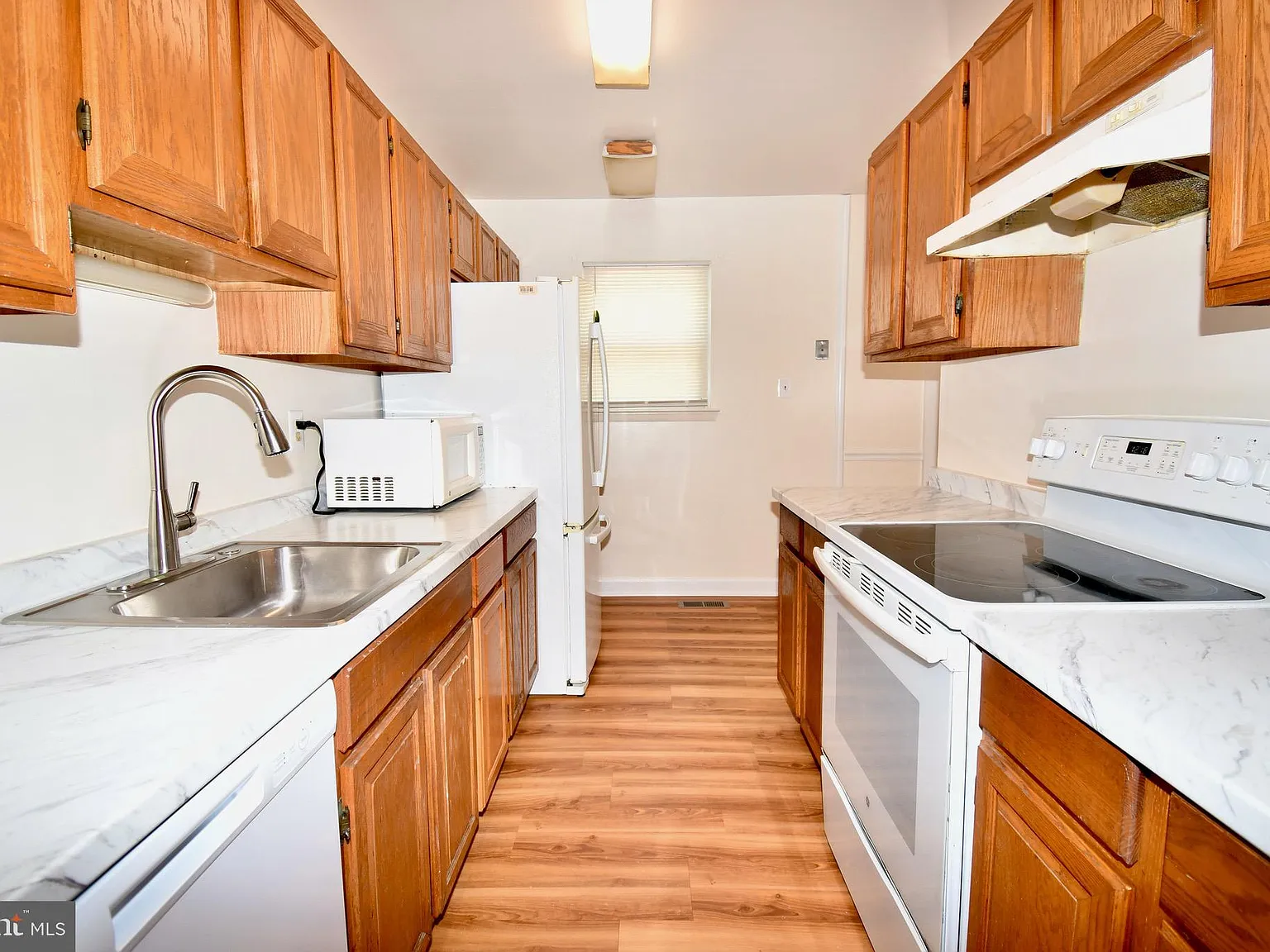 4 bed, 2.5 bath, 1730 sqft, $2,975 — Photo 4
