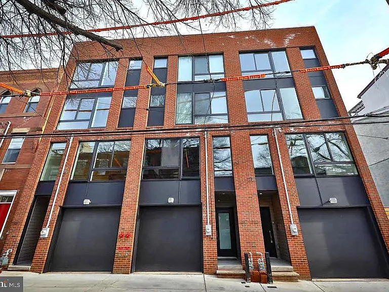 965 N Lawrence St — Photo 1