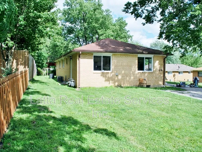 2439 S Sterling Ave #A