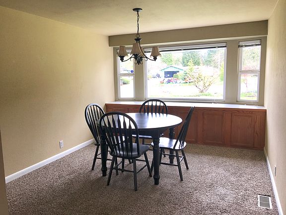 Dining room & buffet